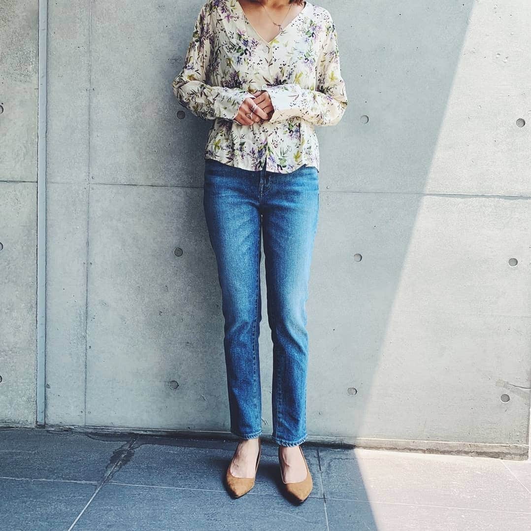 Moname Official Instagramさんのインスタグラム写真 - (Moname Official InstagramInstagram)「. 大人気のCHARLOTTEがリニューアル！ 毎日穿きたいベーシックだからこそ、穿き心地や品質、シルエットにこだわり 岡山メイドのジーンズにリニューアルしました。 濃色のワンウォッシュカラーは本来のデニムらしさと大人っぽさを演出します。 . CHARLOTTE No.41193003 col.BLU,LBL ￥16,000+tax . height 161cm #moname #19AW #デニム #コーデ #モナーム #denim#blue#moname_code #デニム#ストレッチデニム#美脚#はきごこち抜群#デニムコーデ#ジーンズ好き#モテデニム#デニムパンツ#デニム女子#フレンチカジュアル#ootd#大人カジュアルコーデ#シンプルコーデ#きょコ#今日のコーデ#160cmコーデ#きれいめカジュアル#大人かわいい#大人カジュアル#大人キレイ#大人コーデ#大人シンプル」7月26日 20時51分 - moname.official