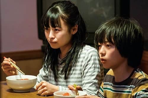 森七菜さんのインスタグラム写真 - (森七菜Instagram)「映画『最初の晩餐』の予告編が解禁されました🍳 森七菜、戸田恵梨香さん演じる美也子の少女時代を演じています‼️少女時代、、、えっと、小学5年生やってます！！高校生もやってます！！ 11月1日公開。ぜひぜひ楽しみにしていてください🍳 #最初の晩餐 #家族写真 #本当の家族のような存在  父：#永瀬正敏 さん 母：#斉藤由貴 さん 兄：#楽駆 くん 弟：#牧純矢 くん #外川燎 くん #公開をお楽しみに #もりなな #森七菜」7月26日 20時52分 - morinana_official