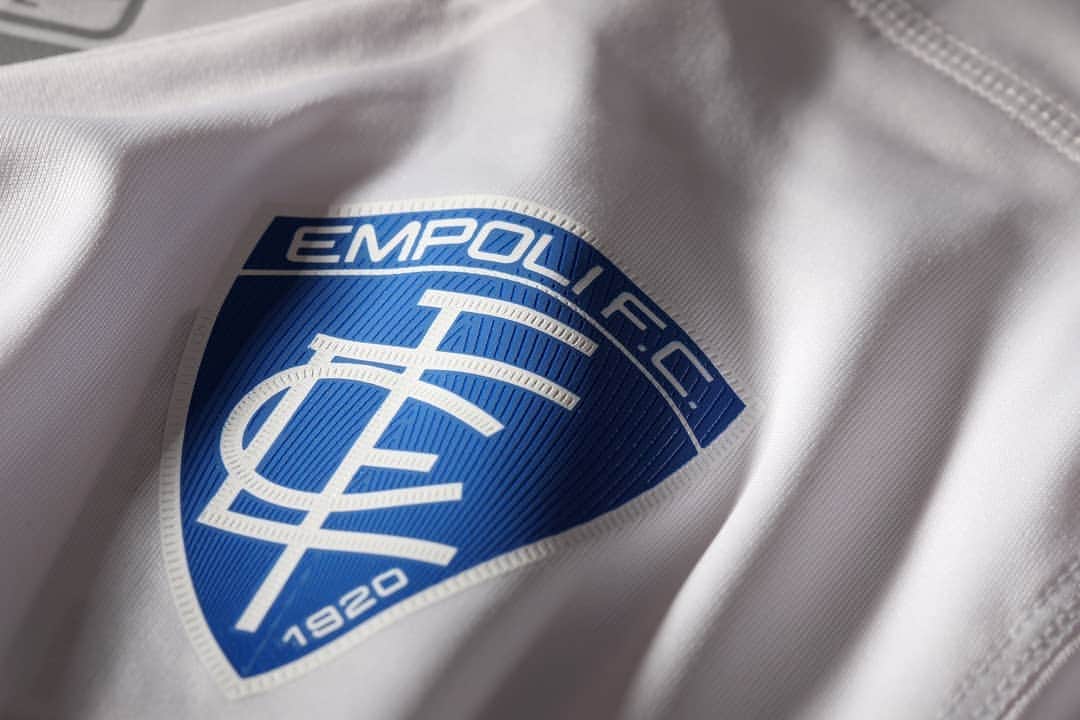 エンポリFCさんのインスタグラム写真 - (エンポリFCInstagram)「📸📸📸 La nostra seconda maglia #AwayKit #details #EmpoliOfficialKit #EmpoliFc #Empolifc1920」7月26日 21時03分 - empoli_fc_official
