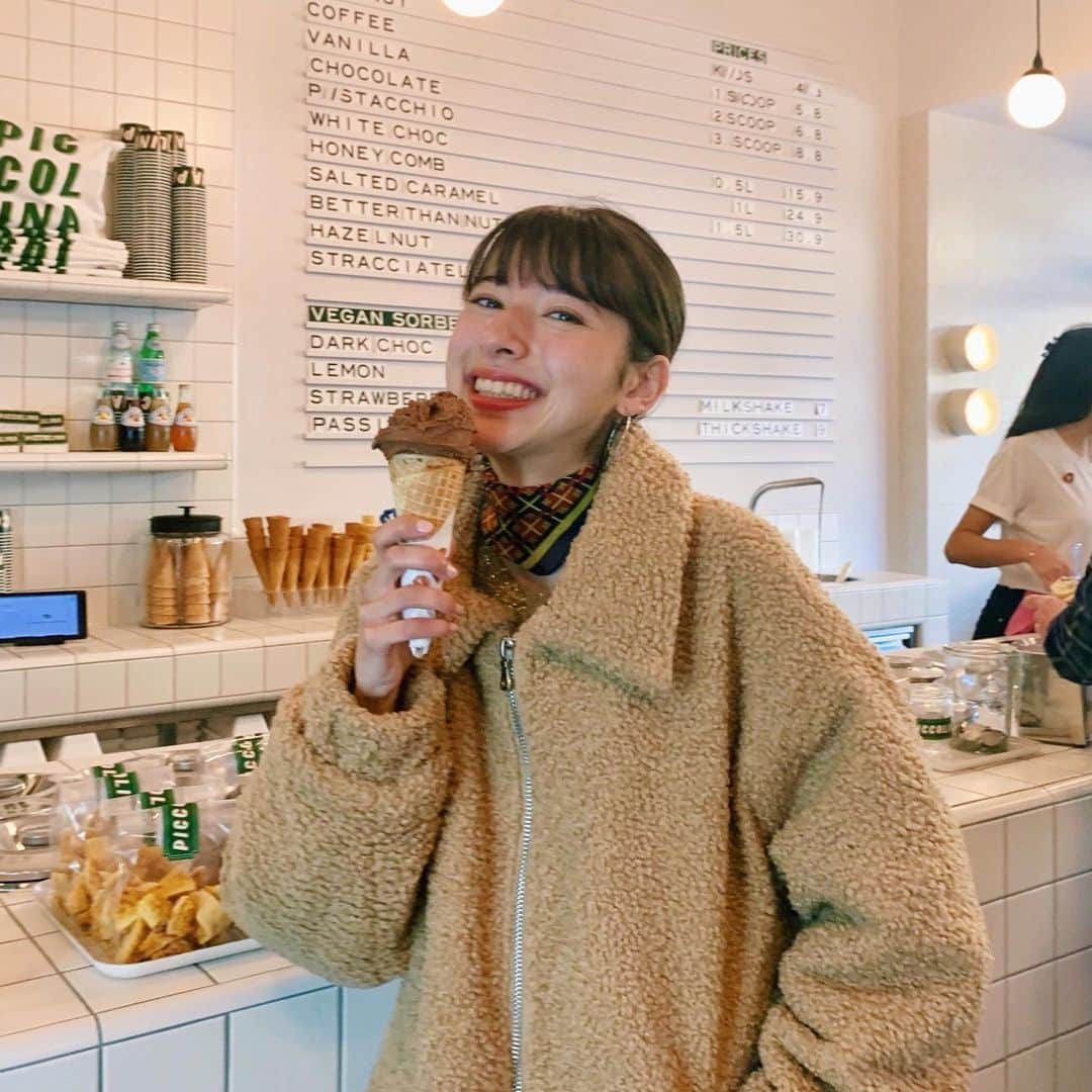 LINA（吉村リナ）さんのインスタグラム写真 - (LINA（吉村リナ）Instagram)「We all scream for ice cream 👅💖 アイスクリームにNOは言えない!!! 笑 ⠀⠀ #veganicecream  #chocolatelover」7月26日 21時09分 - lina3336