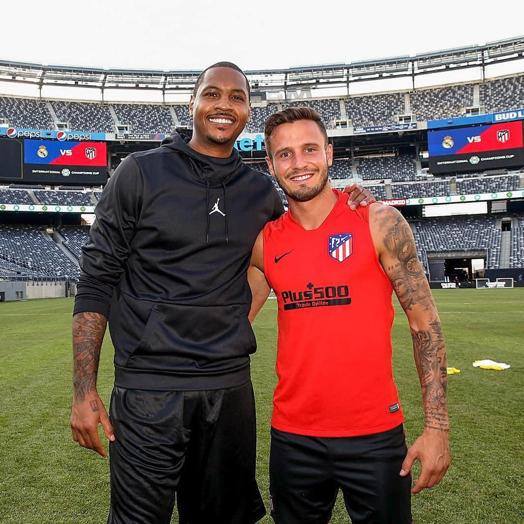 サウル・ニゲスさんのインスタグラム写真 - (サウル・ニゲスInstagram)「Nice to meet you @carmeloanthony ⚽️ 🏀」7月26日 21時11分 - saulniguez