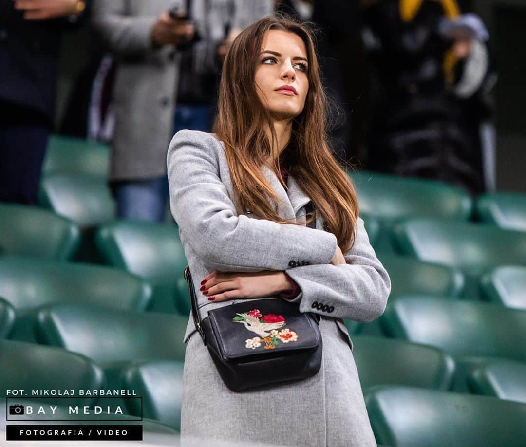 Karolina Bojarさんのインスタグラム写真 - (Karolina BojarInstagram)「👩🏻⚽️ @ekstraklasa_official fot. @mikibarbanell 📸 • #match #football #stadium #Ekstraklasa #caughtup #footballlover #tbt #Ilovethisgame #focused」7月26日 21時17分 - bojarmeow