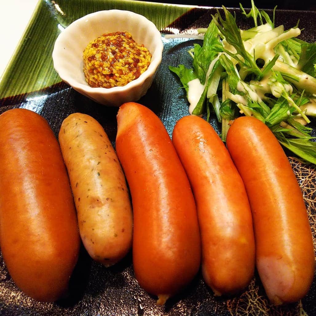 みながわゆみさんのインスタグラム写真 みながわゆみinstagram 米沢市 居酒屋 居酒屋夜明 夜明 ソーセージ ソーセージ盛合せ 盛合せ マスタード 京水菜 おいしい チリソーセージ ハーブソーセージ チーズソーセージ ウインナーソーセージ