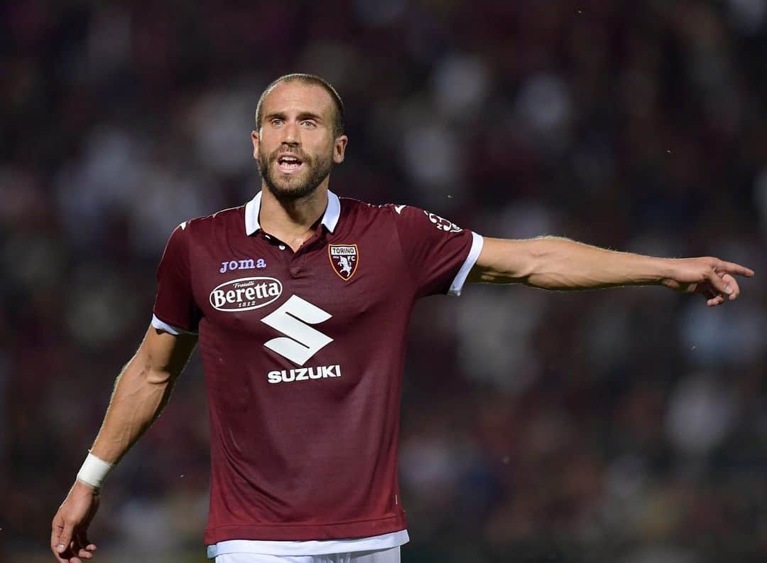 ロレンツォ・デ・シルヴェストリのインスタグラム：「Emozionante tornare a giocare in Europa,grande vittoria e splendida prestazione di squadra!! Avanti!  @torinofc1906 @europaleague 💪🏻⚽️🇪🇺😊 #torinodebrecen」
