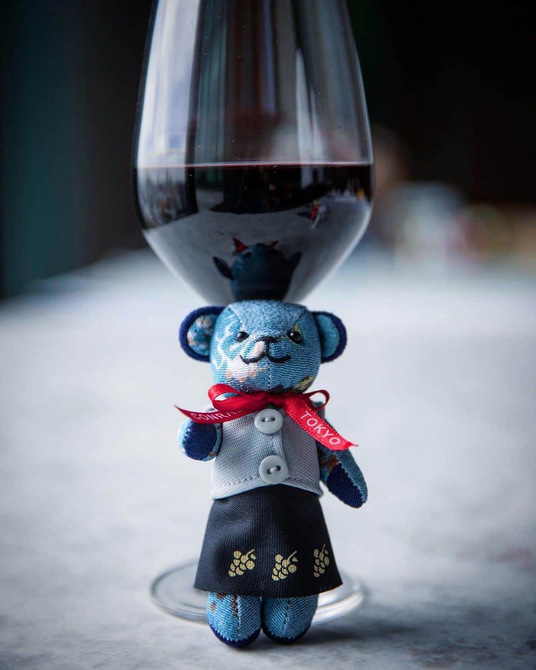 Conrad Tokyoのインスタグラム：「今週もお疲れ様でした。すてきな夜を。 Have a wonderful evening. http://ow.ly/eYcy30cfCcJ #コンラッド東京 #ホテル #汐留 #東京 #日本 #新橋 #銀座 #金曜日 #コンラッドベア  #ConradTokyo #StayInspired #Conrad #hotel #Tokyo #Japan #Shiodome #Shinbashi #Friday」