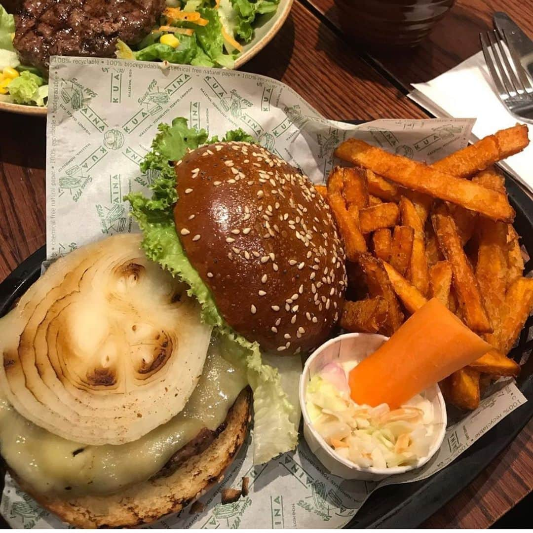 Kua 'Aina UKさんのインスタグラム写真 - (Kua 'Aina UKInstagram)「Friday lunch - one lava grilled cheese burger with sweet potato fries. Who’s ready for seconds?  Mahalo #alohafan @plate_diary for great pic!」7月26日 21時52分 - kuaainauk