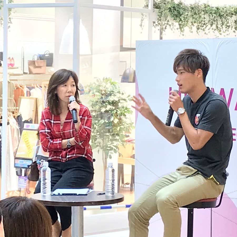 のインスタグラム：「浦和美園イオンさんで初めての単独 トークショーでした😁 すごく楽しかったのでまたやってみたいです👍  #浦和レッズ #浦和美園 #イオン  #jリーグ #トークショー #橋岡大樹」