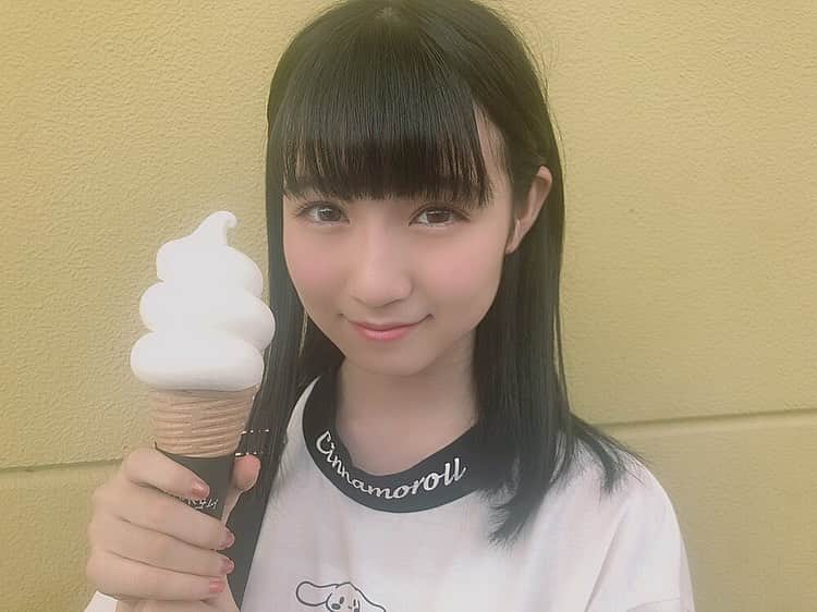 今村麻莉愛のインスタグラム：「. アイスクリーム万博 あいぱくに行ってきました💓 ・ 北海道のアイスクリームといちごのかき氷食べました♪ ・ 美味しくてほっぺたが落ちそうだったぁ〜♥ ・ たくさん写真あるので見てくださいっ🙇‍♀️💕 ・ ・ #アイスクリーム万博  #あいぱく  #あいぱく福岡  #hkt48  #今村麻莉愛」