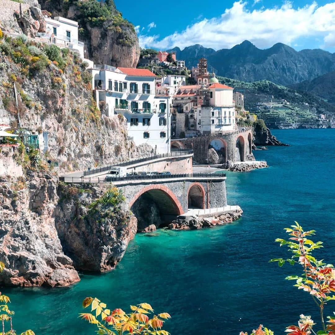 エールフランスのインスタグラム：「The Amalfi coast at its best: an infinite palette of pastel shades.  La côte amalfitaine dans ce qu'elle fait de mieux : une palette infinie aux reflets pastels. 📸 Merci @Gennaro_rispoli  #AirFrance #Franceisintheair」