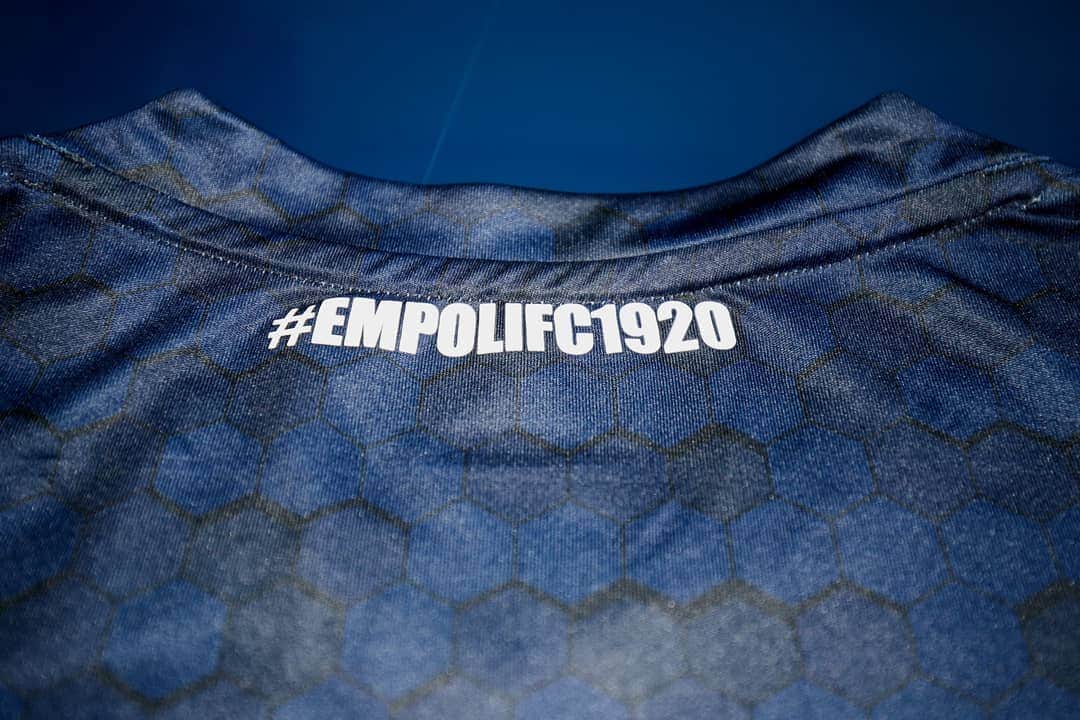 エンポリFCさんのインスタグラム写真 - (エンポリFCInstagram)「📸📸📸 La nostra terza maglia #ThirdKit #details  #EmpoliOfficialKit #EmpoliFc #Empolifc1920」7月26日 22時04分 - empoli_fc_official