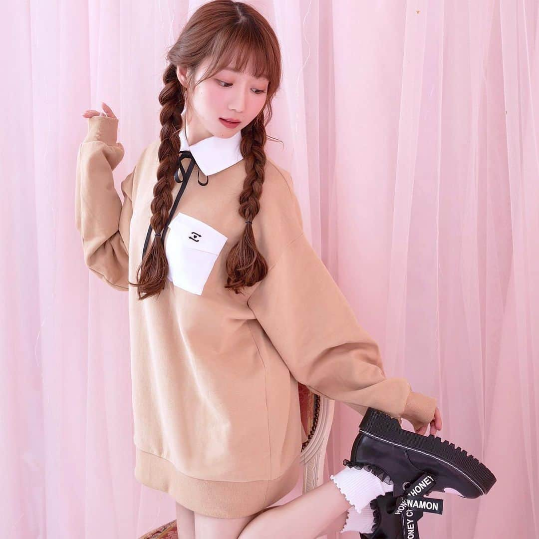 大谷映美里さんのインスタグラム写真 - (大谷映美里Instagram)「🧸🍓🧸🍓 ㅤㅤㅤㅤㅤㅤㅤㅤㅤㅤㅤㅤㅤㅤㅤㅤㅤㅤㅤㅤㅤㅤㅤㅤㅤㅤ ハニーシナモンさんとのコラボアイテムが可愛い〜！🥰 みなさんはどれが好きですか…？？ ㅤㅤㅤㅤㅤㅤㅤㅤㅤㅤㅤㅤㅤ ❤︎ BIGチェックシャツ ❤︎ ❤︎ 衿つきスウェット ❤︎ ㅤㅤㅤㅤㅤㅤㅤㅤㅤㅤㅤㅤㅤ 8/16 (金)〜 店舗・公式通販にて予約受付開始 8/24 (金)〜 店舗・公式通販にて販売開始 です✨ (⚠️23日発売から24日に変更になりました！) ㅤㅤㅤㅤㅤㅤㅤㅤㅤㅤㅤㅤㅤ 9月1日(日)にはイベントも開催していただきます！ コラボアイテム発売記念イベント、是非来てね…🥺💕 詳細はまたお知らせします🐰 ㅤㅤㅤㅤㅤㅤㅤㅤㅤㅤㅤㅤㅤ どちらもユニセックスなので 女性にも男性にも着ていただけるといいな、、💗 ㅤㅤㅤㅤㅤㅤㅤㅤㅤㅤㅤㅤㅤ #ハニーシナモン #honeycinnamon」7月26日 22時04分 - otani_emiri