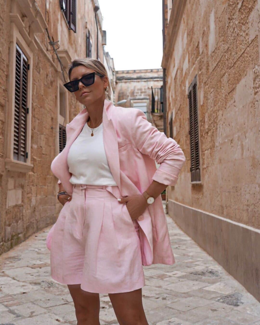 ASOSさんのインスタグラム写真 - (ASOSInstagram)「Casual meets smart 🤝 📸 @verena_ahmann 🔎 & Other Stories belted linen blend tailored shorts co-ord in pink (1461773), & Other Stories oversized linen blend blazer co-ord in pink (1461764) ♻️ Spilt your lunch down your power suit? Relax – everything can come out. But traditional dry cleaning can use harsh chemicals, so look for eco-friendly or non-toxic services in your area first」7月26日 22時05分 - asos