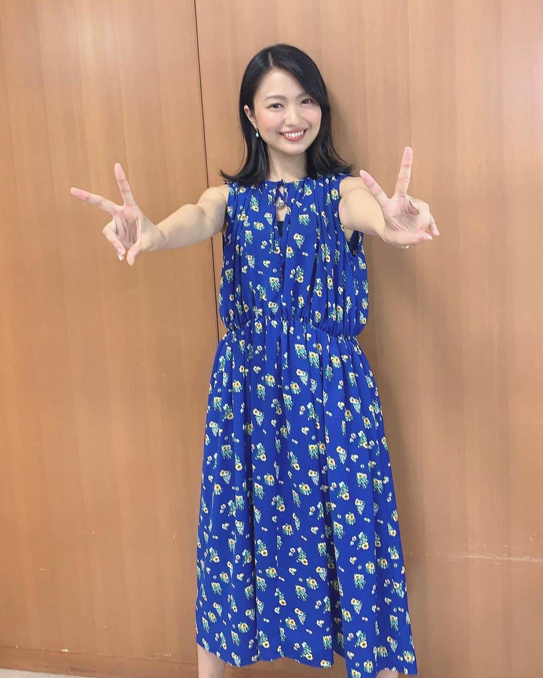 北原里英さんのインスタグラム写真 - (北原里英Instagram)「この前の東大王の衣装💙 すごいお気に入りのワンピース 青、すきです💙 . ワンピース ＠ghospell  パンプス @mm6maisonmargiela  アクセサリー @agete_official . そして来週の東大王📺３時間スペシャルにも 出演します！ 東大王チームは10連勝できるのか？！ お楽しみに🥰✨」7月26日 22時09分 - rie_kitahara_3