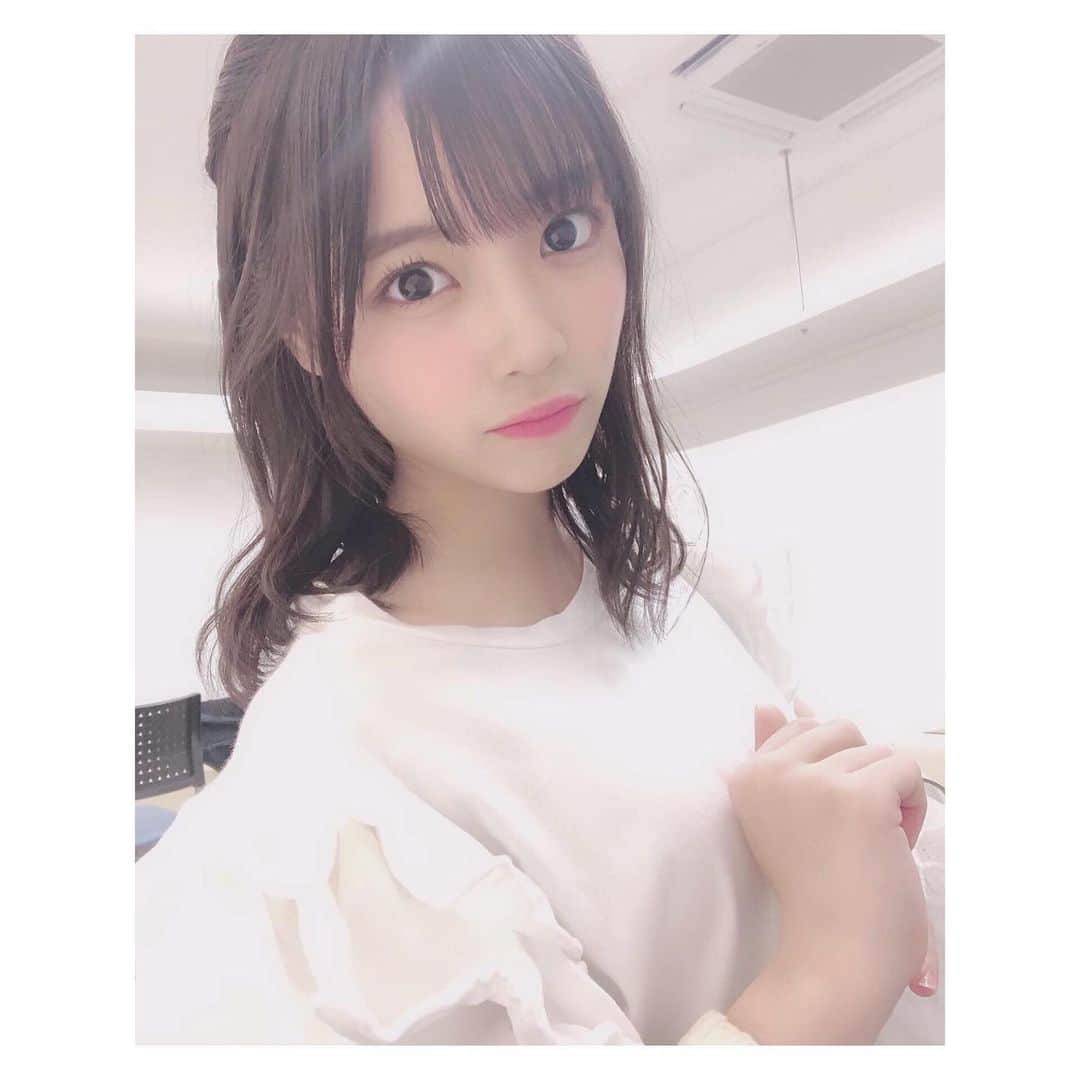 岩田陽菜さんのインスタグラム写真 - (岩田陽菜Instagram)「まっしろなそ〜🍼🍼🍼﻿ ﻿ ﻿ #ファッション #白 #white #ホワイトコーデ #ワントーンコーデ #merryjenny #ワンピース ﻿ ﻿ #ゆるふわ ☁️☁️☁️﻿ ﻿ #ヘアアレンジ #ハーフアップアレンジ #ハーフアップ #ゆるふわ巻き」7月26日 22時12分 - hina_naso_stu48