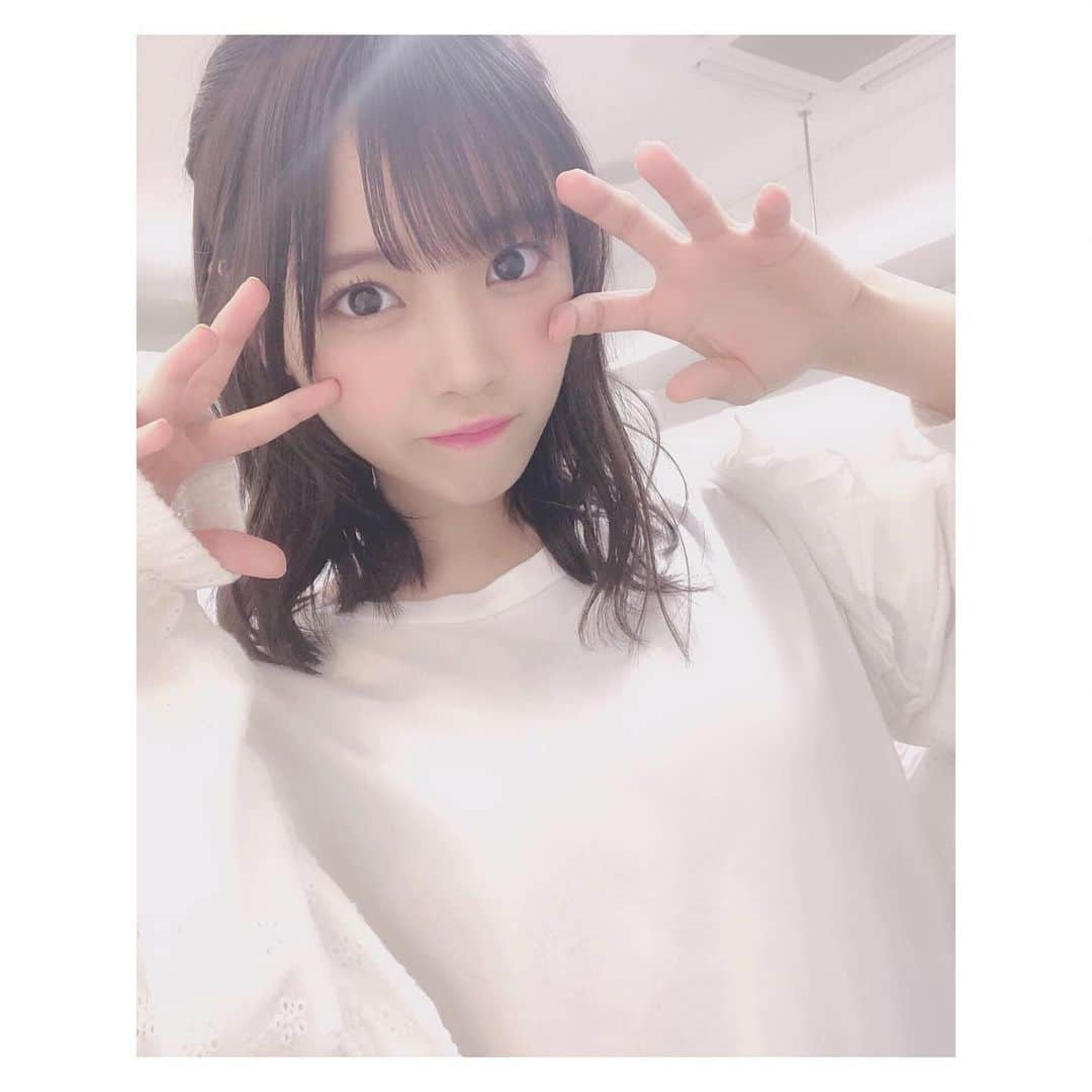 岩田陽菜さんのインスタグラム写真 - (岩田陽菜Instagram)「まっしろなそ〜🍼🍼🍼﻿ ﻿ ﻿ #ファッション #白 #white #ホワイトコーデ #ワントーンコーデ #merryjenny #ワンピース ﻿ ﻿ #ゆるふわ ☁️☁️☁️﻿ ﻿ #ヘアアレンジ #ハーフアップアレンジ #ハーフアップ #ゆるふわ巻き」7月26日 22時12分 - hina_naso_stu48