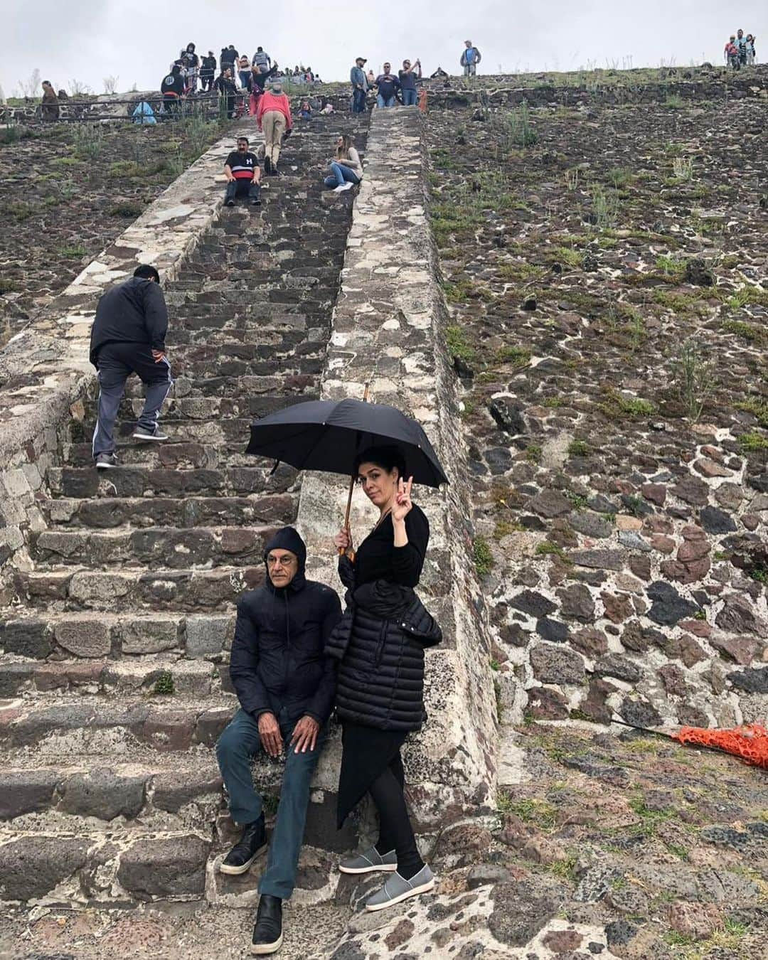 カエターノ・ヴェローゾさんのインスタグラム写真 - (カエターノ・ヴェローゾInstagram)「Las Piramides de Teotihuacán, en #México 🇲🇽 | Mañana 27/07 show #OFERTÓRIO @gfestivalescdmx, en la Ciudad Universitaria (UNAM), a las 11 am. Show a las 4pm. Ingreso libre! - Agenda completa: 🗓27/07 - Festival Cantares/Cidade do México 🗓12/09 - Bogotá (Em breve) 🗓14/09 - Barranquilla 🗓16/09 - Medellín 🗓20/09 - Buenos Aires 🗓22/09 - Rosário 🗓24/09 - Montevidéu 🗓26/09 - Santiago do Chile 🗓04/10 - Belo Horizonte 🗓25 e 26/10 - Salvador (Em breve) 🗓23/11 - São Paulo 🗓30/11 - Rio de Janeiro - #CaetanoVeloso #CaetanoMorenoZecaTomVeloso #UnsProduções」7月27日 3時48分 - caetanoveloso