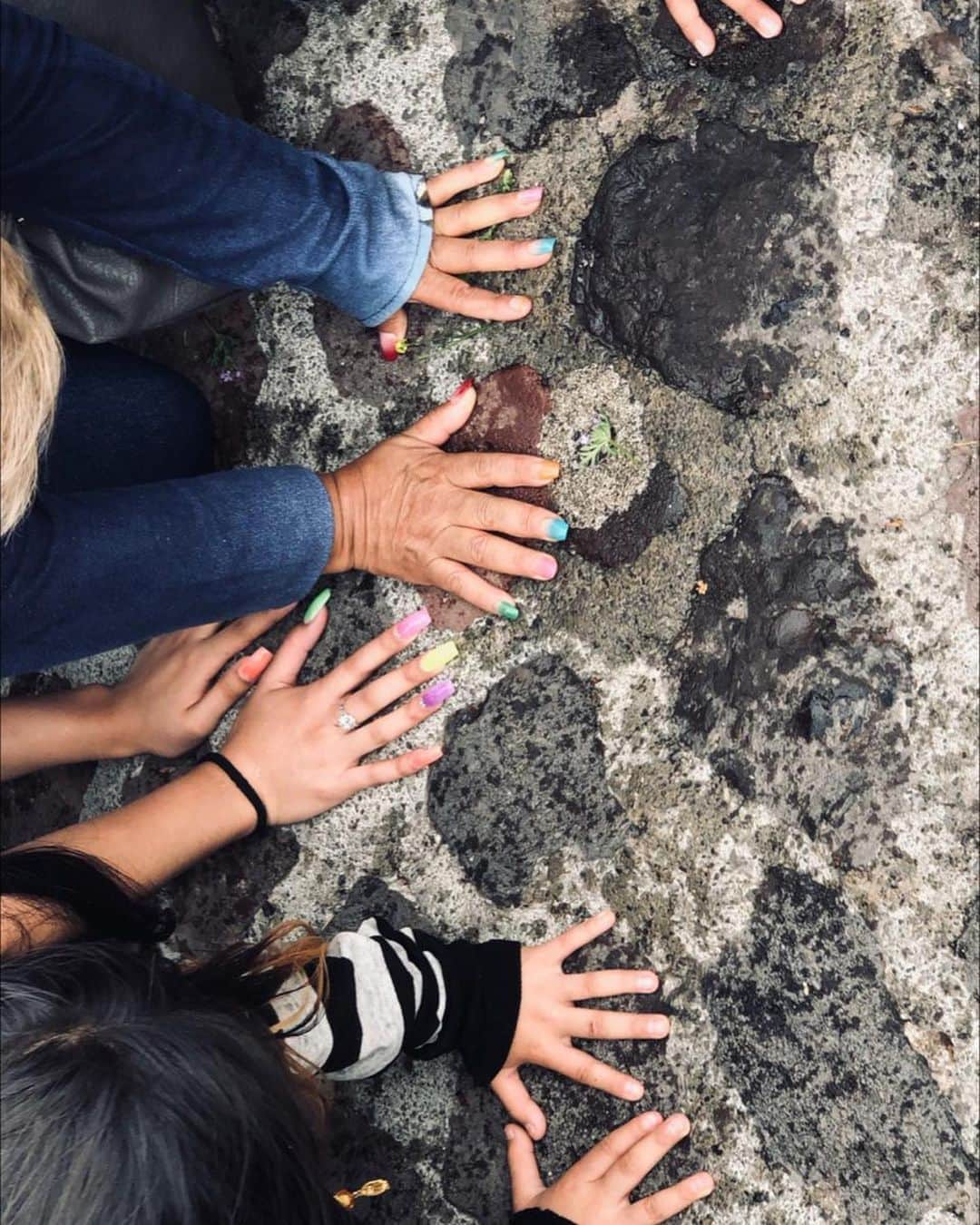 カエターノ・ヴェローゾさんのインスタグラム写真 - (カエターノ・ヴェローゾInstagram)「Las Piramides de Teotihuacán, en #México 🇲🇽 | Mañana 27/07 show #OFERTÓRIO @gfestivalescdmx, en la Ciudad Universitaria (UNAM), a las 11 am. Show a las 4pm. Ingreso libre! - Agenda completa: 🗓27/07 - Festival Cantares/Cidade do México 🗓12/09 - Bogotá (Em breve) 🗓14/09 - Barranquilla 🗓16/09 - Medellín 🗓20/09 - Buenos Aires 🗓22/09 - Rosário 🗓24/09 - Montevidéu 🗓26/09 - Santiago do Chile 🗓04/10 - Belo Horizonte 🗓25 e 26/10 - Salvador (Em breve) 🗓23/11 - São Paulo 🗓30/11 - Rio de Janeiro - #CaetanoVeloso #CaetanoMorenoZecaTomVeloso #UnsProduções」7月27日 3時48分 - caetanoveloso