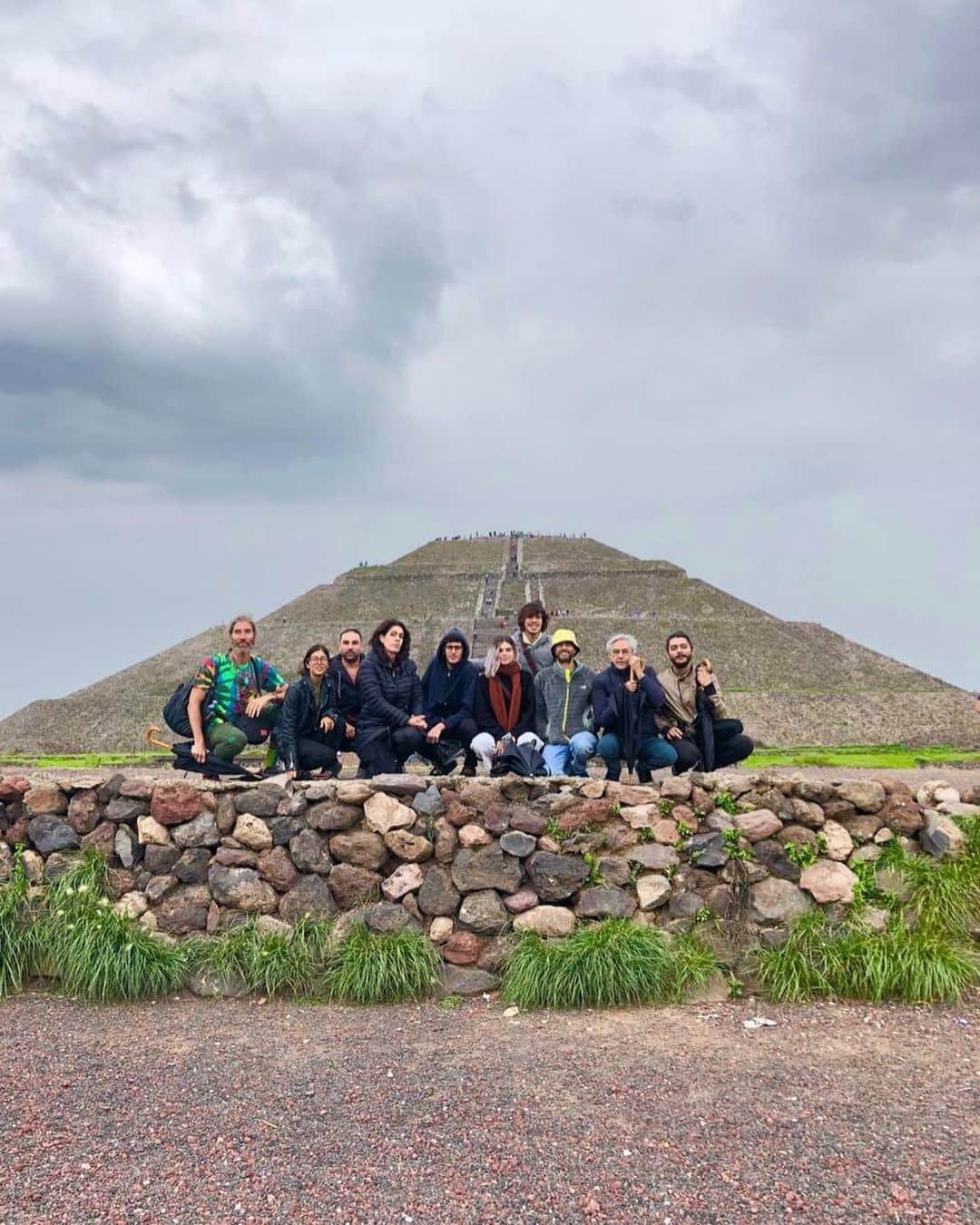 カエターノ・ヴェローゾさんのインスタグラム写真 - (カエターノ・ヴェローゾInstagram)「Las Piramides de Teotihuacán, en #México 🇲🇽 | Mañana 27/07 show #OFERTÓRIO @gfestivalescdmx, en la Ciudad Universitaria (UNAM), a las 11 am. Show a las 4pm. Ingreso libre! - Agenda completa: 🗓27/07 - Festival Cantares/Cidade do México 🗓12/09 - Bogotá (Em breve) 🗓14/09 - Barranquilla 🗓16/09 - Medellín 🗓20/09 - Buenos Aires 🗓22/09 - Rosário 🗓24/09 - Montevidéu 🗓26/09 - Santiago do Chile 🗓04/10 - Belo Horizonte 🗓25 e 26/10 - Salvador (Em breve) 🗓23/11 - São Paulo 🗓30/11 - Rio de Janeiro - #CaetanoVeloso #CaetanoMorenoZecaTomVeloso #UnsProduções」7月27日 3時48分 - caetanoveloso