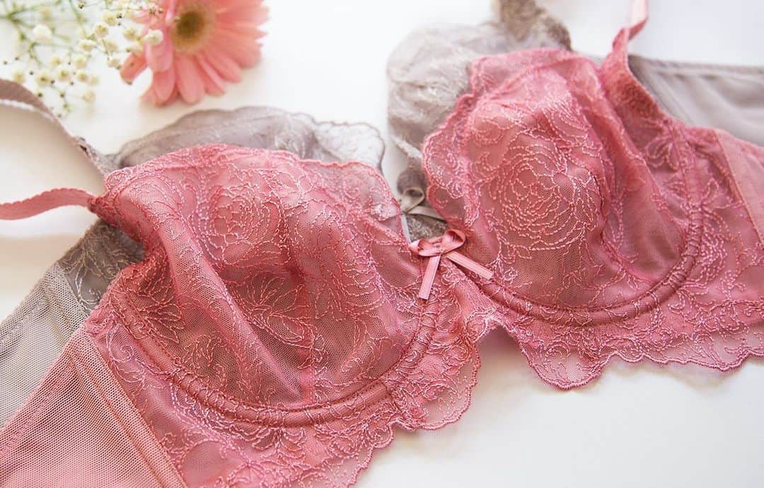 のインスタグラム：「For the perfect full coverage, look no further than the Lily Bra. Get 20% off this lovely and supportive beauty in stores & online for a limited time!  #pushup #unlined #fullcoverage #bra #lingerie #sale」