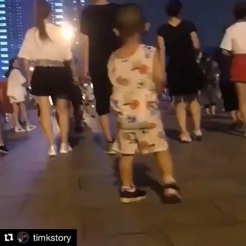 マイケル・ペーニャのインスタグラム：「Walking into the weekend like... @timstory」