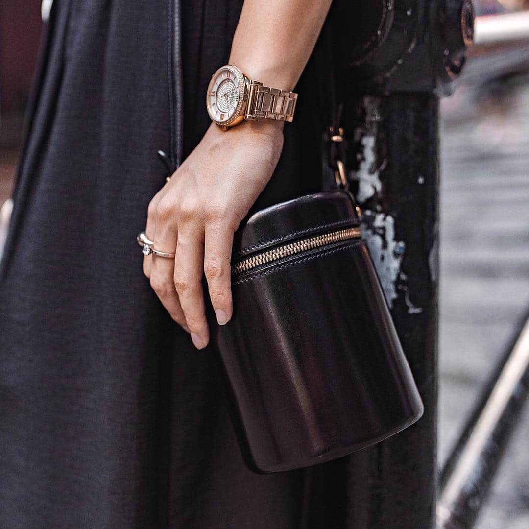 イルビゾンテのインスタグラム：「Accessories make all the difference! ☆ #ILBISONTE」