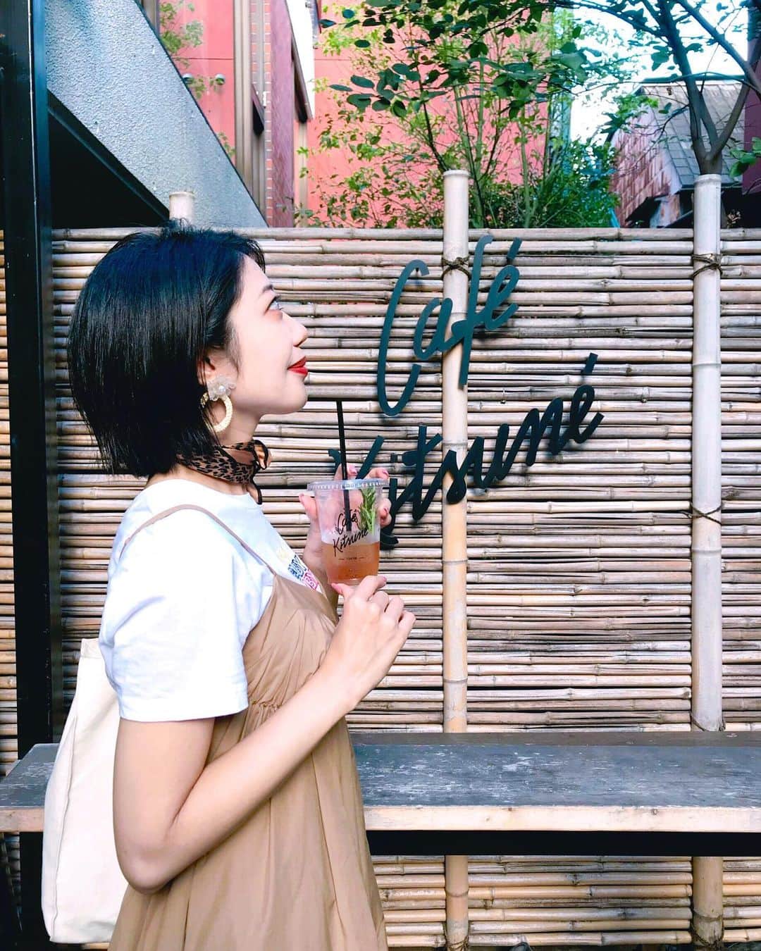 中島奈津希さんのインスタグラム写真 - (中島奈津希Instagram)「🦊❤️🥤﻿ ﻿ ﻿ ﻿ ﻿ ﻿ ﻿ 弾丸東京！﻿ ﻿ 久しぶりに#cafekitsune に行ったら﻿ 夏メニューが増えてた🦊❤️❤️﻿ ﻿ ﻿ ﻿ ﻿ ﻿ ﻿ 初めて店内で飲んだのだけど、﻿ 意外と空いてるし﻿ 和柄な壁が可愛かった🥺🇯🇵👘﻿ 付き合ってくれて ありがとうううう😘😘😘 ﻿ ﻿ ﻿ 最近暑かったけど、﻿ 髪の毛もさっぱりして﻿ 夏も乗り切れそうです😏👌❤️❤️❤️﻿ (声かけてくれた方ありがとうございました😢💕💕)﻿ ﻿ ﻿ ☁️☁️☁️☁️☁️☁️☁️☁️☁️☁️☁️☁️☁️☁️☁️☁️﻿ #tokyocafe#omotesando ﻿ #カフェキツネ ﻿ #おなつカフェ」7月26日 22時34分 - nakajima_natsuki