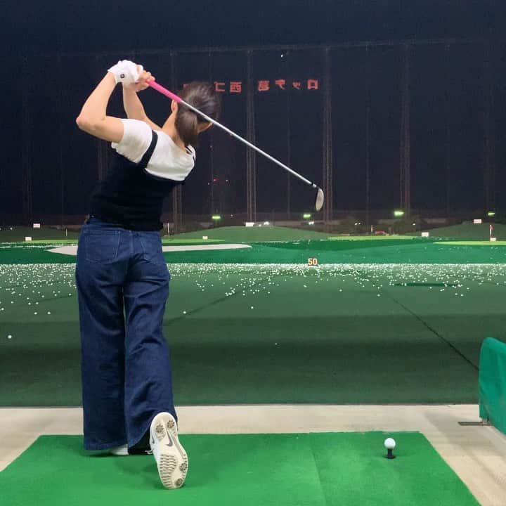 筒井萌子のインスタグラム：「* 今月まだ1ラウンドも行けてないんだけど 打ちっ放しだけはかなり行ってる◡̈⃝︎⋆︎* 練習強化月間やってます🐻☝️🌼 今年中に100切れるようにコツコツと！！ ストーリーのハイライトにゴルフの成長記録として 残してるんだけど遡るとかなり面白い😆 自分でも成長したって思うくらいの変わり様💦 ・ #筒井萌子 #女優 #actress #モデル #model #岡山  #shooting #instagood #instalike #converse #撮影 #followme #instalike #ゴルフ #ゴルフ女子 #ゴルフコーデ #골프 #좋아요반사 #좋아요그램 #좋아요환영 #데일리그램 #패션 #오오티디 #카페 #카페 #OTODAMA」