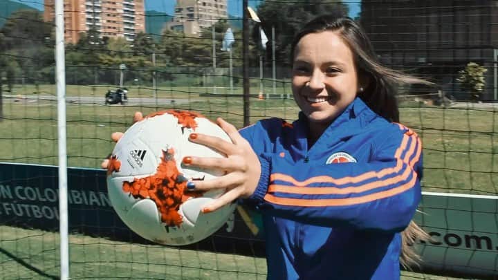 サッカー コロンビア代表チームのインスタグラム：「@michell012 la nueva generación del arco colombiano ✋🏼🤚🏼👧🏻 #CorazónDeGuerreras」