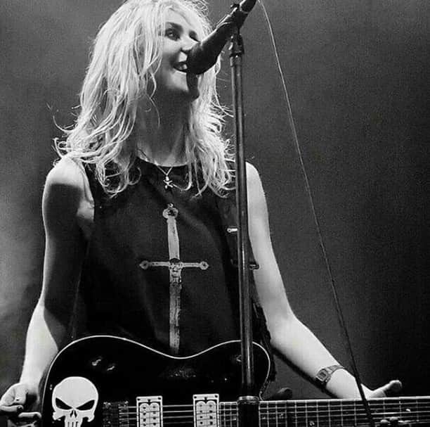 Alternative Pressさんのインスタグラム写真 - (Alternative PressInstagram)「Heaven knows what we would do without @taylormomsen, which is why we couldn’t forget her birthday today. Since blossoming from a child movie star into the high-energy frontwoman of The Pretty Reckless, Momsen has never failed to impress as an electric entertainer and musician 🖤⁠ .⁠ .⁠ .⁠ #taylormomsen #theprettyreckless #alternativepress #altpress」7月26日 23時00分 - altpress