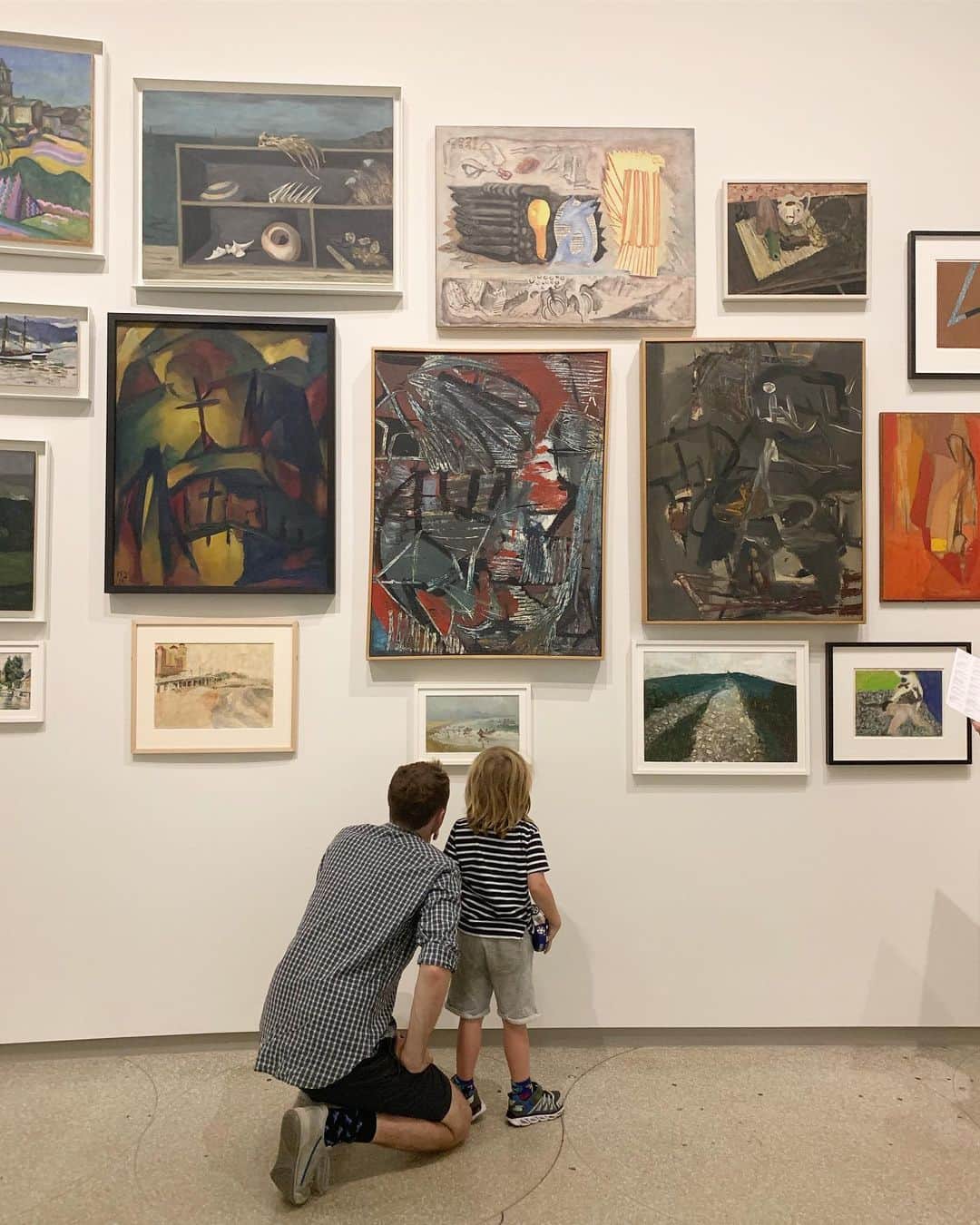 クレア・コフィーのインスタグラム：「Team work makes the dream work. #ArtisticLicense @guggenheim」