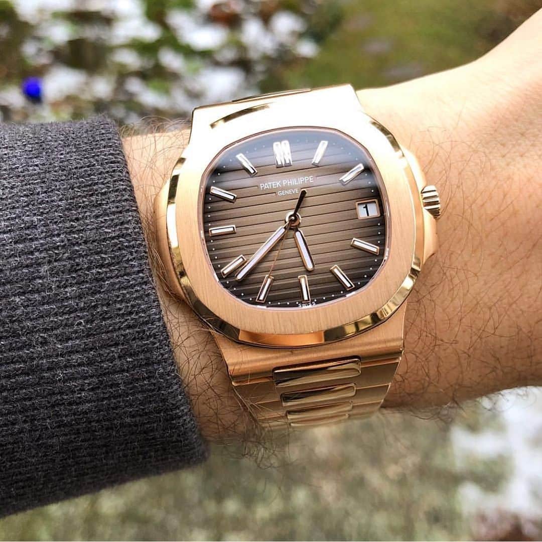 Daily Watchさんのインスタグラム写真 - (Daily WatchInstagram)「Wristshot with the Patek Philippe Nautilus 5711 in Rose Gold 🔥 Photo by @mr.watch0711」7月26日 23時05分 - dailywatch