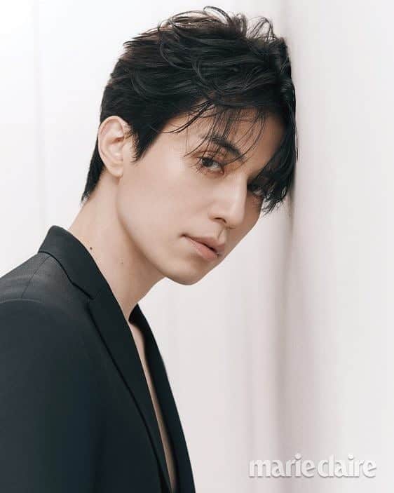 のインスタグラム：「Lee Dong Wook @leedongwook_official for Marie Claire Korea June 2019.📸 by Hong Jang Hyun 🧡 . . . . . #이동욱 #LeeDongWook #asianboy #맞팔 #셀스타그램 #셀카 #얼스타그램 #데일리 #선팔 #인스타그램 #koreanboy #l4l #f4f  #like4like  #おしゃれ #オシャレ #いいね返し #フォロー #韓国人 #韓国 #セルカ #自撮り #ファッ」