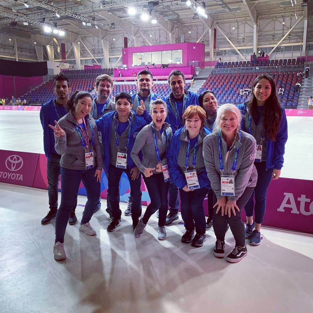 PJクォンさんのインスタグラム写真 - (PJクォンInstagram)「Hey friends! You can take the rink out of the girl (in the off season) but you can't take the girl out of the rink! Day 1 of #artisticskating at #lima2019 #jugamostodos #lovemyjob❤️ @vanwagner_productions」7月26日 23時15分 - pjkwong
