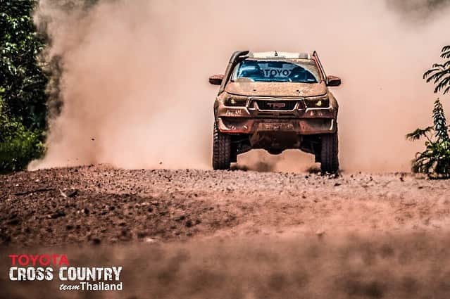 Toyota team thailandさんのインスタグラム写真 - (Toyota team thailandInstagram)「TOYOTA Cross Country team Thailand ส่งรถ Hilux Revo 2 คัน ลงแข่งแรลลี่รายการใหญ่ Asia Cross Country Rally 2019 เส้นทางไทย-พม่า กว่า 2,300 กม. (พัทยา-นครนายก-กำแพงเพชร-แม่สอด-พะอาน-เนปิดอว์) วันที่ 10-16 สิงหาคมนี้ Car No.105: มานะ พรศิริเชิด // กิตติศักดิ์ กลิ่นจันทร์ Car No.111: จรัส แจ้งกมลกุลชัย // ชูพงศ์ ไชยวรรณ โดยมีรถเข้าร่วมรายการทั้งหมด 34 คัน จากทีมแข่ง 8 สัญชาติ เป็นกำลังใจให้พวกเราด้วยนะครับ #อยากเห็นคนไทยหัวใจมอเตอร์สปอร์ต #TeamWork #TOYOTAteamThailand #CheerThai #ThaiPride #ไม่เชียร์ไทยแล้วจะเชียร์ใคร #แข่งรถ #นักแข่ง #ทีมคนไทย #Car #RaceCar #Racing #Revo #CrossCountry #Rally」7月26日 23時26分 - toyotagazooracingteamthailand