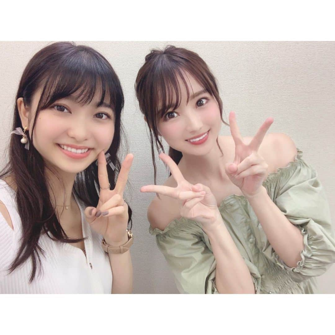 小越しほみさんのインスタグラム写真 - (小越しほみInstagram)「今日は朝からウェブCMの撮影だったのでメイクさんヘアメイク💄✨ 大変だったけど楽しかった☺️ 公開されたらまたお知らせするね💓 ・ 夜は飲みJO TVで新メンバーのみいちゃんと初‪放送💻 ゴーヤチャンプルーおいしかったぁ😋💕 ・ #撮影 #ウェブcm #makeup #ヘアメイク #ニコ生 #飲みJOTV #ゴーヤチャンプルー #手作り料理 #selfie #オフショル #かたみん」7月26日 23時27分 - shihomi1129