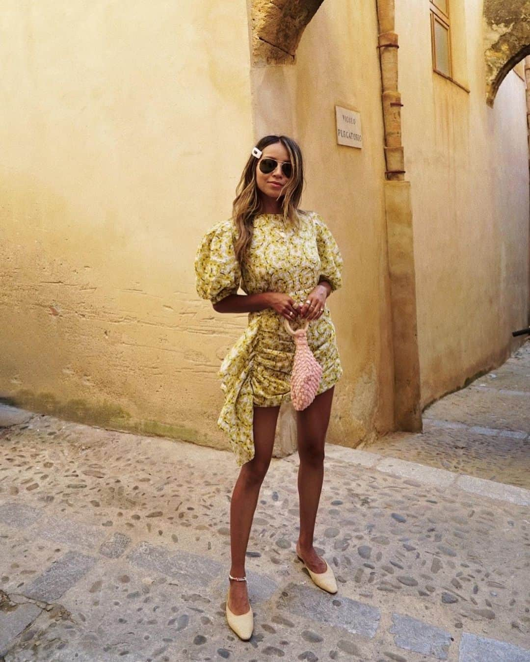 ジュリー・サリニャーナさんのインスタグラム写真 - (ジュリー・サリニャーナInstagram)「Ootd in Cefalù 🍋💕」7月26日 23時52分 - sincerelyjules