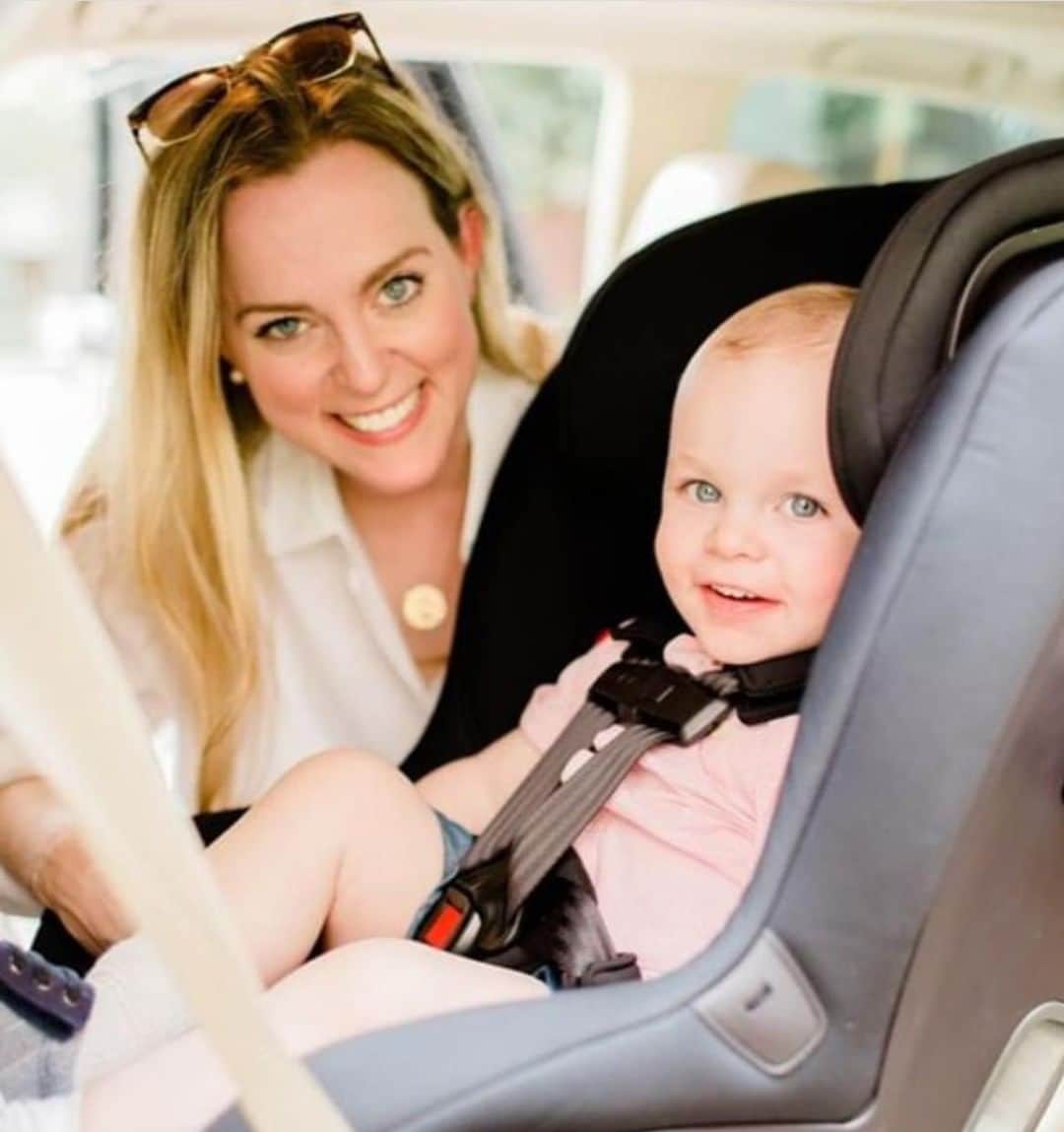 nunaさんのインスタグラム写真 - (nunaInstagram)「Riding safely into the weekend in our RAVA™ convertible car seat.  PC: @thebabychick *RAVA shown in Caviar https://www.nunababy.com/rava  #Nuna #Nuna_US #RAVA #carseat #safety #travelwithkids #happy #familytime #lifestyle #HitTheRoadReady」7月27日 0時00分 - nuna_usa