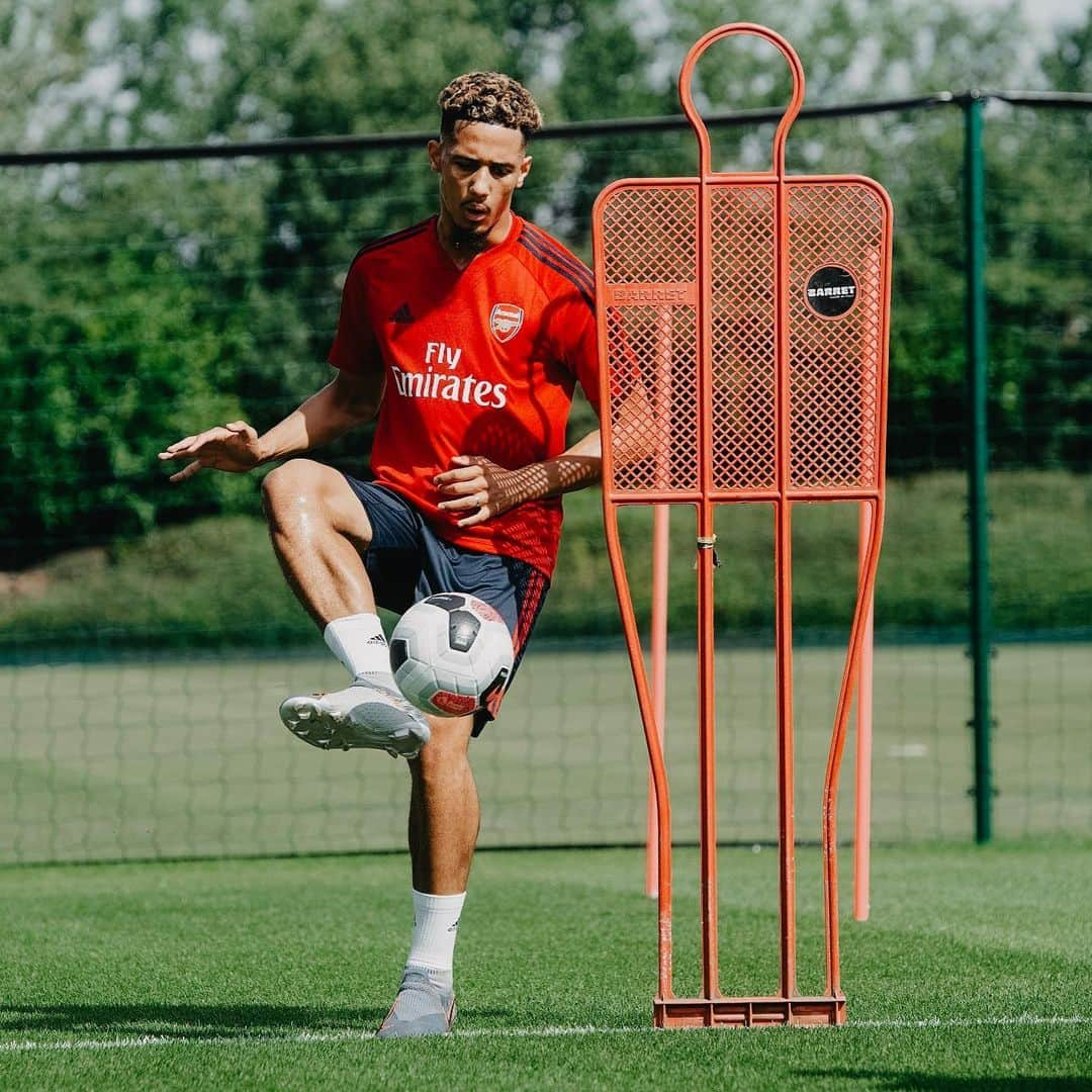 アーセナルFCさんのインスタグラム写真 - (アーセナルFCInstagram)「William Saliba checks out the facilities at Arsenal training centre before he heads back to Saint-Etienne for his season-long loan. ⁣ ⁣⁣⁣⁣⁣⁣⁣ #saliba #arsenal #salibasigns⁣」7月26日 23時55分 - arsenal