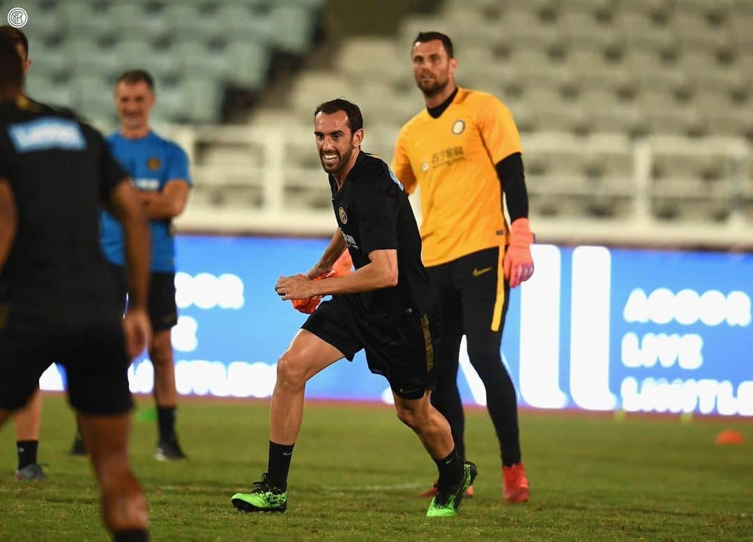 ディエゴ・ゴディンさんのインスタグラム写真 - (ディエゴ・ゴディンInstagram)「Buen entrenamiento en Macao!! Buon allenamento a Macau!! 💪👏 #ForzaInter」7月26日 23時58分 - diegogodin