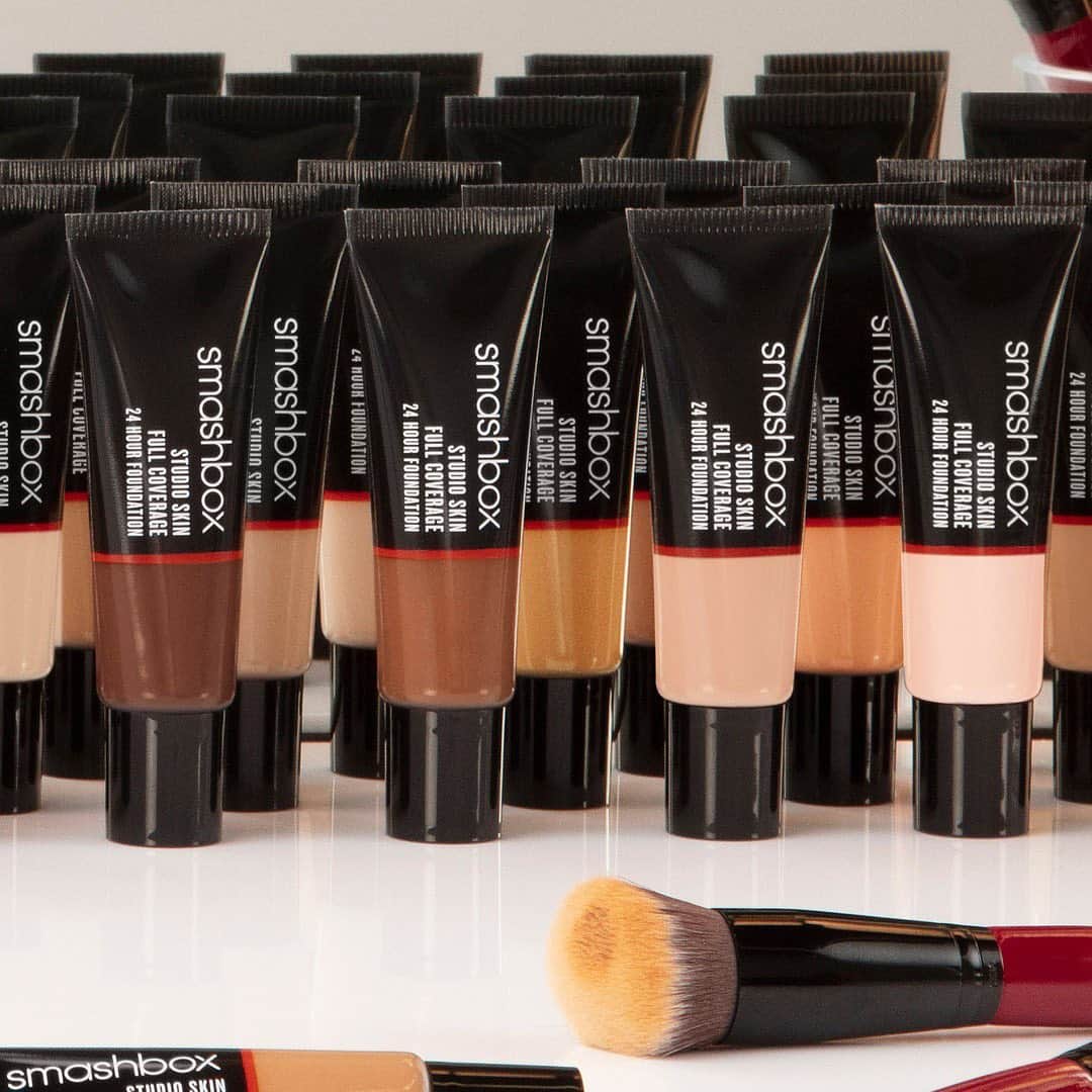 Smashboxのインスタグラム：「Share the secret. New Studio Skin Full Coverage 24 Hour Foundation is available online NOW at smashbox.com and @sephora. #sbxfullcoverage⁣ ⠀⠀⠀⠀⠀⠀⠀⠀⠀⁣ ⁣ ✨Available in-store @sephora on 8/1 & nationally 10/1⁣ ✨Available in Australia & New Zealand on 8/1⁣ ✨Available in the UK on 8/14⁣ ✨Available in Italy, Germany, Netherlands, Benelux, Balkans, Switzerland, Austria, Central Europe on 8/1 – 8/15⁣ ✨Available in Middle East, India, Russia, Israel, Turkey, South Africa on 9/1⁣ ✨Available in South East Asia (Malaysia, Singapore, Thailand, Philippines) on 9/12⁣ ✨Available in Mexico on 9/15」