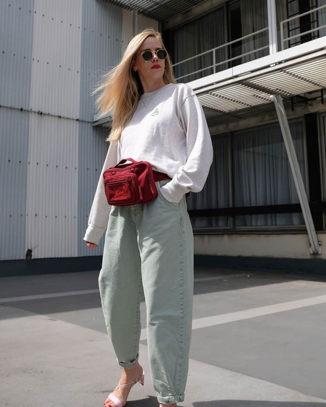 イーストパックさんのインスタグラム写真 - (イーストパックInstagram)「It's all about the details with @ruthvansoom wearing our Waistbag Loop from our latest collaboration with @rafsimons.  #eastpak #rafsimons #EastpakxRafSimons #builttoresist」7月27日 0時00分 - eastpak