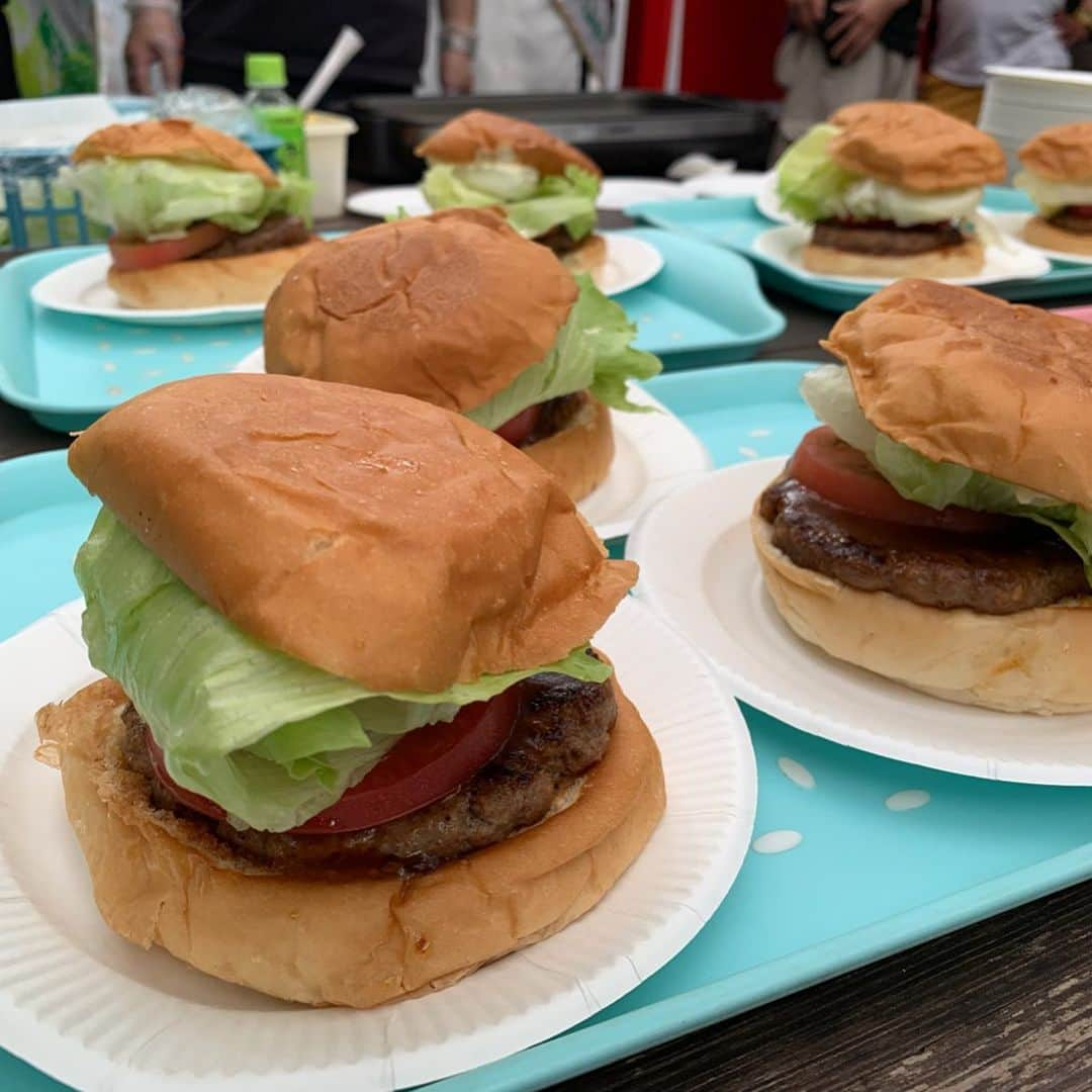 もえのあずきさんのインスタグラム写真 - (もえのあずきInstagram)「大分県の九重大吊橋でのハンバーガー大食い大会🍔きてくれはったみなさまありがとうございます☺️💕 本当に九重の方々も景色もハンバーガーもぜんぶ大好きです🙈💕 また来られるといいな〜💓 #夢大吊橋#大分県#九重夢大吊橋 #九重町 #夢バーガー#大食い大会#ハンバーガー」7月27日 0時10分 - moeazukitty