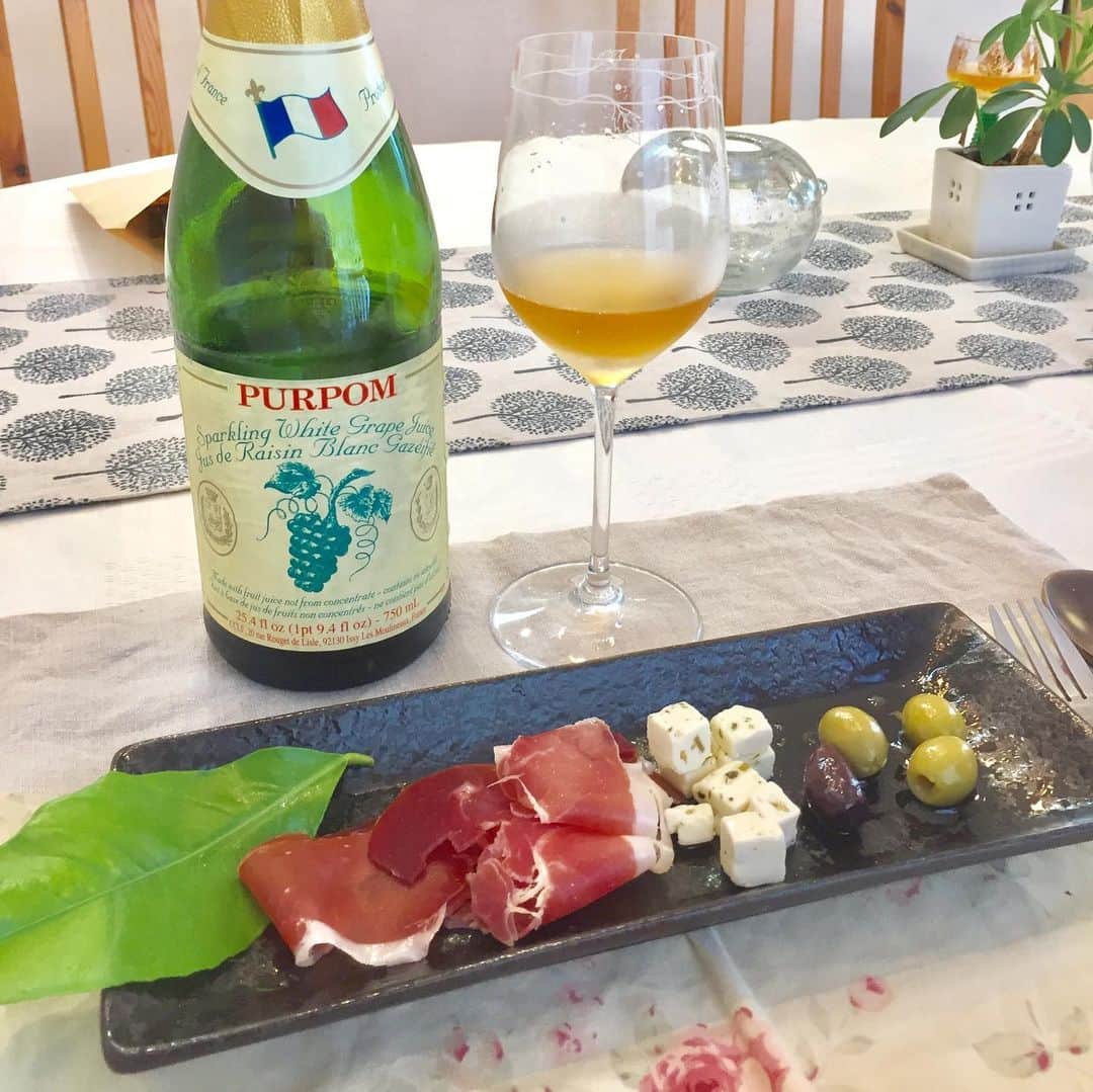 のインスタグラム：「本日のレッスン。  #料理教室 でなく、 #英会話 クラス👩  先生の美味しい手料理に、感動✨会話も弾みました❤️ こういう事が出来る人になりたいなぁ😋🥰😍💓 We talked about “Declutter” I’m crazy about KONMARI🤓  #断捨離 #ミニマリストになりたい  #持たない暮らし #物持ち より #人持ち がいいな～。」
