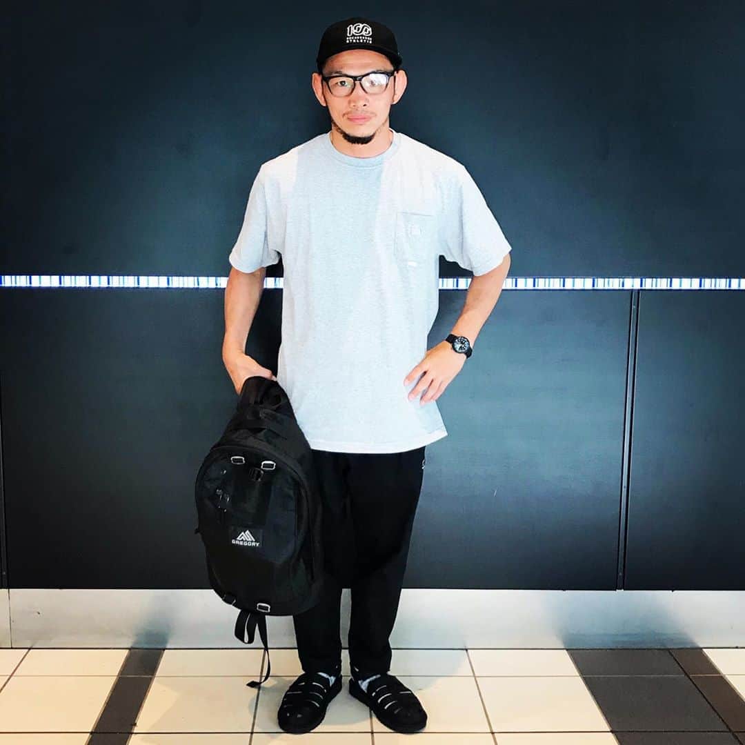 宇野薫のインスタグラム：「メッシュなグレゴリー 最近お気に入りです。  #gregorydaypack #グレゴリー #グレゴリーリュック #宇野薫 #宇野薫のテーマがありすぎコーディネート #onehundredathletic #100athletic #100A #unocaolshowten #caoluno  #ugg #uggjapan #stancesocks #oakleyfrogskins #seikoprospex #lowercase  #lowercase別注 #newerajapan」
