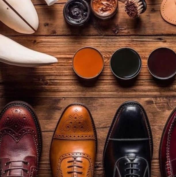 Saphirさんのインスタグラム写真 - (SaphirInstagram)「Simply choose the best for your shoes. 👌 Each type of leather has its own needs and requires a specific product. No matter what happens, we have what you need! . Pour vos chaussures, choisissez le meilleur. 👌 A chaque spécificité son produit idéal. Quoiqu'il arrive, on a ce qu'il vous faut ! . Photo @alfa_master_lotos . . #SaphirOfficial #Saphir #ShoeShine」7月27日 0時07分 - saphir_official
