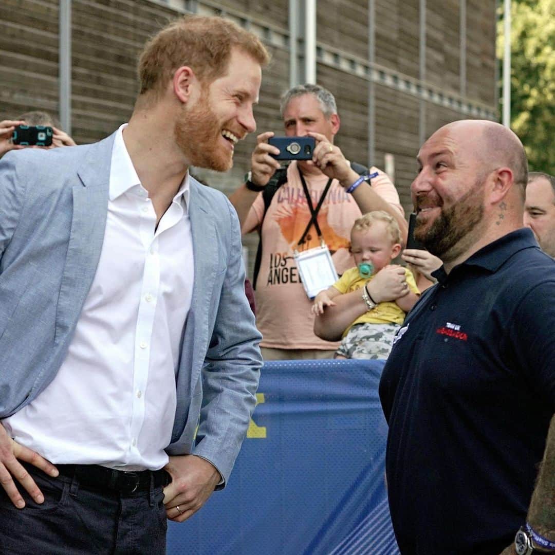 ロイヤル・ファミリーさんのインスタグラム写真 - (ロイヤル・ファミリーInstagram)「Yesterday The Duke of Sussex visited #Sheffield to open a new wing at @sheffieldchildrens Hospital, see how academics and students are using applied learning in teaching and research @sheffhallamuni and cheer on inspiring athletes at the Invictus UK Trials.  The Duke met patients and their families during a visit to Sheffield Children’s Hospital’s new 72-bed wing which he officially opened.  The wing includes four new wards, therapy rooms, a patient dining room, a parent relaxation room, a teen hangout room and Play Tower.  The next stop was to Sheffield Hallam University where The Duke learnt about academics and student's commitment to using applied learning to address challenges in society, from a Virtual Reality rehabilitation project, which uses technology to make it easier for amputees to train themselves to use prosthetic limbs to the development of innovative new technology to provide alerts and assistance to field staff working in inhospitable and dangerous parts of the world.  Lastly The Duke visited the Invictus UK Trials where he watched Wheelchair Basketball, Powerlifting and Swimming Competitors before meeting their friends and family.  The trials form part of the selection process for the team representing the UK at the forthcoming #invictusgames The Hague 2020 which will see over 350 wounded, injured or sick servicemen and women compete in up to nine sports. 📷Press Association」7月27日 0時14分 - theroyalfamily