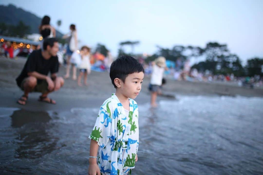 坂本美雨さんのインスタグラム写真 - (坂本美雨Instagram)「3歳のおわり  photo by テル @shunsuketeruya . そしていつも優しくしてくれてありがとう、セコム。 ずっとずっと近くにいてね。 #セコムとなまこ」7月27日 0時27分 - miu_sakamoto