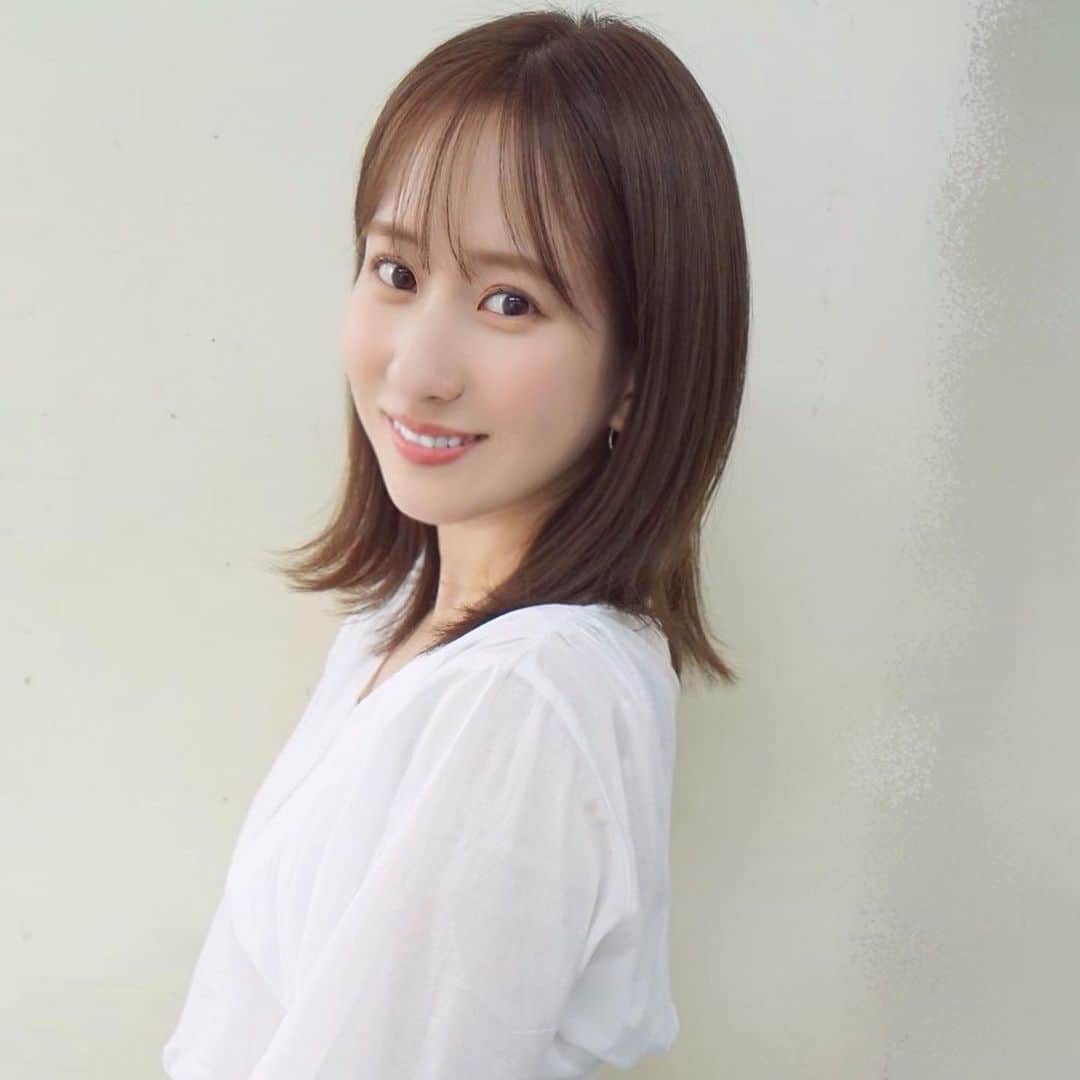 鏑木梨奈のインスタグラム：「. . 𝑁𝑒𝑤𝐻𝑎𝑖𝑟. . 夏だしイメチェンしたくなって 結構バッサリ切りました‪✂︎‬ . 担当おなじみTiabyRISELノグチくん🐻 いつもいつもありがとう！ そしてあきくんもいつもありがとう🤙🏻 . 今回はストレートもかけてカラーもして カットもトリートメントもして頂いて 4時間くらいRISELいた💆🏻‍♀️笑 . いつもいつもありがとうございます💆🏻‍♀️ . くせ毛と毛量多いから定期的にRISELで ストレートかけてもらってます♡ . ストレートかけると頭小さく見えるし セット楽になるし湿気すごくても まとまるし本当最高🤙🏻 . . #me #148cm #newhair #TiabyRISEL #RISEL」