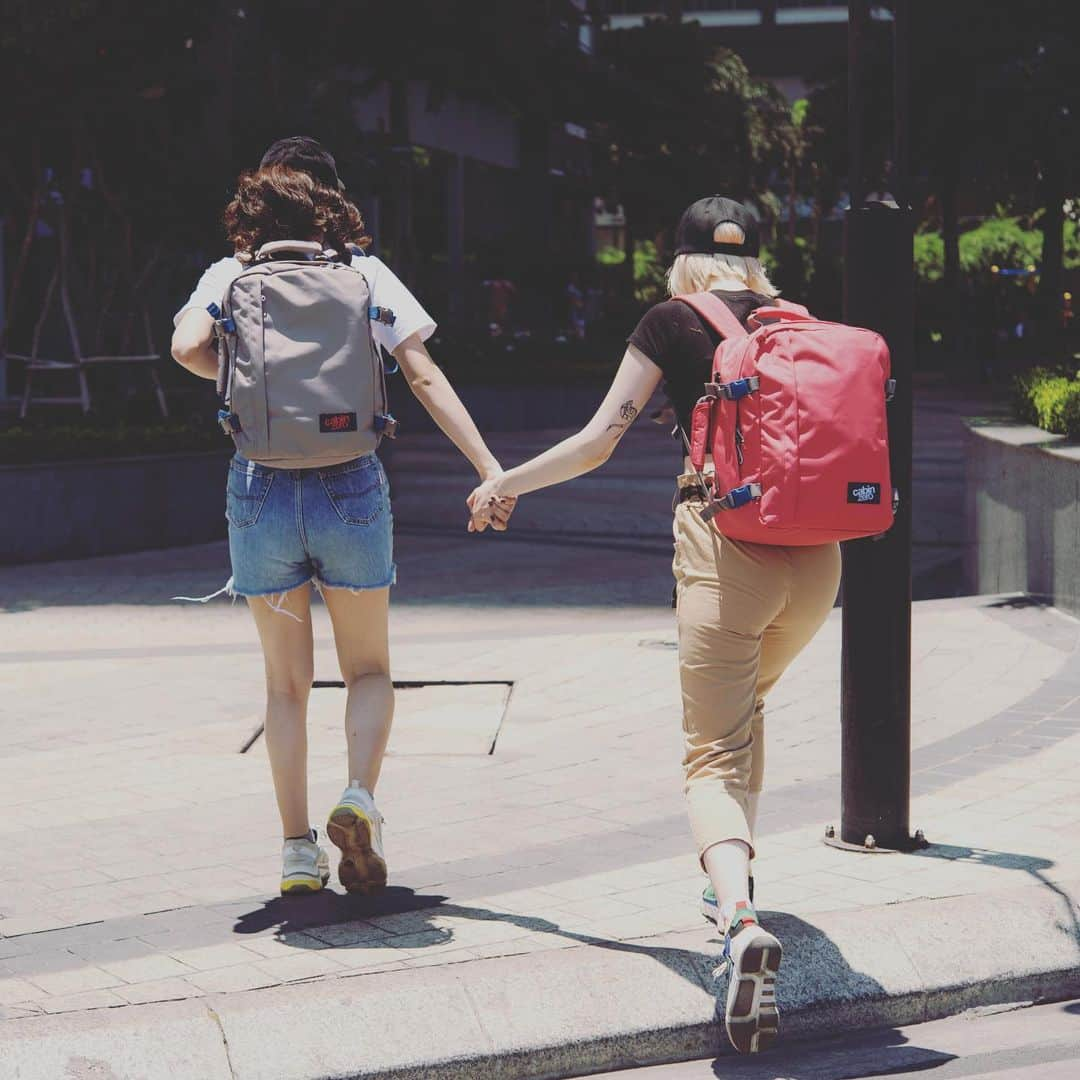 CABINZEROさんのインスタグラム写真 - (CABINZEROInstagram)「Having someone, to adventure with, is amazing! 🎒✈️🗺❤️ #cabinzero #traveling #travelphotography #traveltogether #backpack #couplegoals #friends #life #enjoy #cabinzero #trip #around #the #world 😉」7月27日 0時32分 - cabinzero