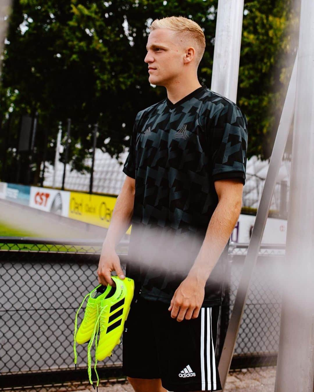 ドニー・ファン・デ・ベークさんのインスタグラム写真 - (ドニー・ファン・デ・ベークInstagram)「New boots💪⚽️ #COPA19 #DareToCreate #createdwithadidas」7月27日 0時33分 - donnyvdbeek